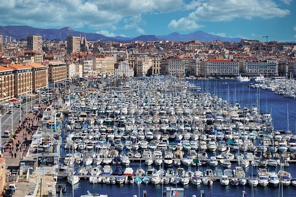 Quelles sont les meilleures activités adaptées aux familles lors d'une visite touristique à Marseille ?